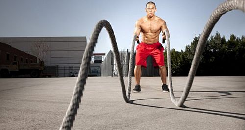 
Imagine um treino de academia que pode trabalhar a sua musculatura, queimar 
gordura e ainda por cima fazer com que você dure muito mais tempo na cama. Ele 
existe, e você saberá mais sobre ele aqui!
Para as outras pessoas você pode até negar, falar que é ótimo na cama, que 
nunca falha, etc e tal, mas seja sincero consigo mesmo, você não queria durar 
mais na cama?
“Todo homem tem a intenção de durar mais durante o sexo, mas às vezes a 
resistência não é suficiente lá embaixo”, disse Liz Lowe, especialista em 
alongamento e condição física de Sarasota, Flórida, EUA.
A boa notícia é que existem coisas que você pode fa